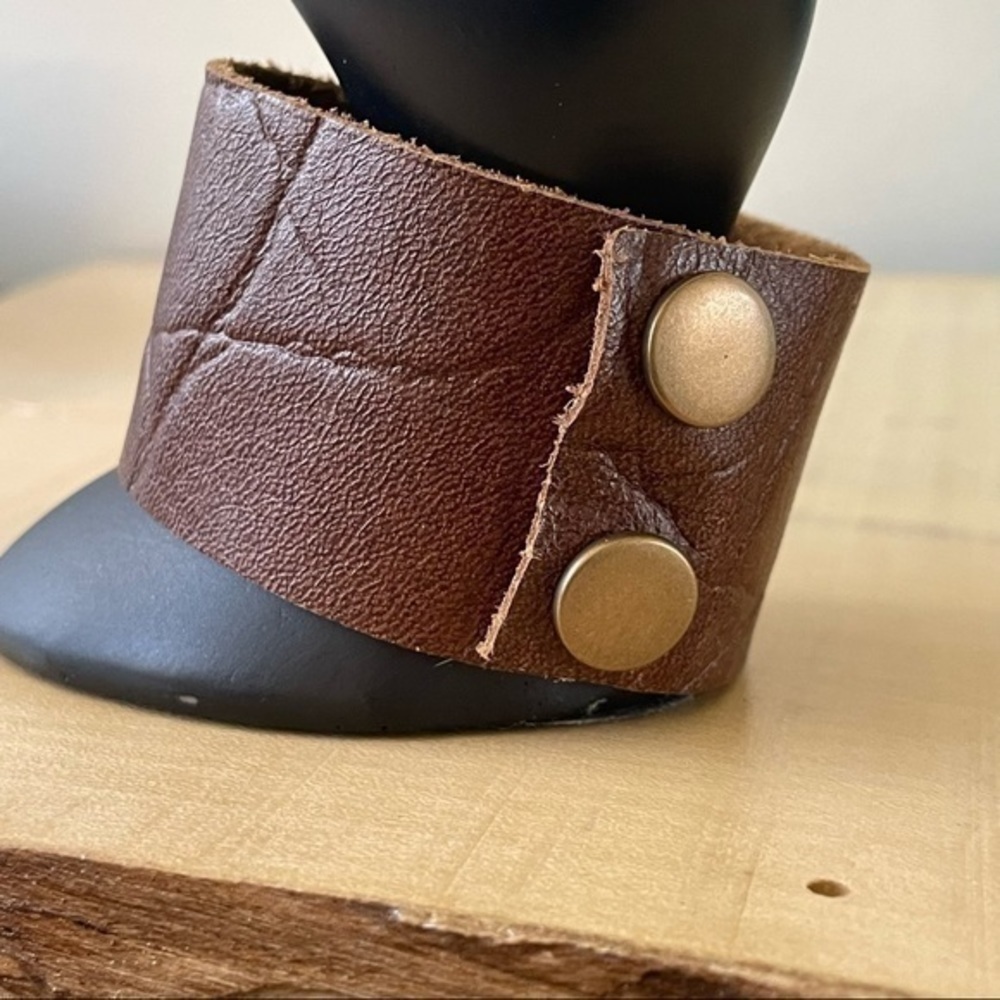 $49 SALE Handmade Metal Tree of Life Alligator Leather Bracelet 7.25” Men Women - Picture 3 of 6